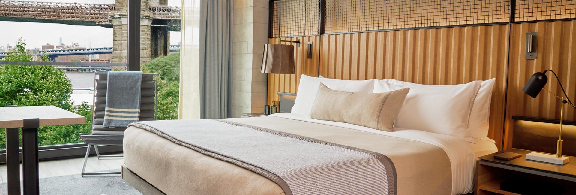 bedroom overlooking brooklyn bridge
